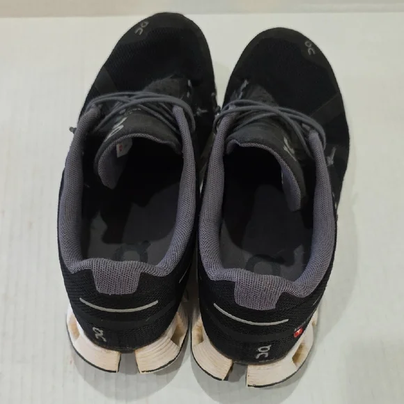 On Cloud 5 Running Women's Black and White Sneakers Size 9 - Picture 8 of 10